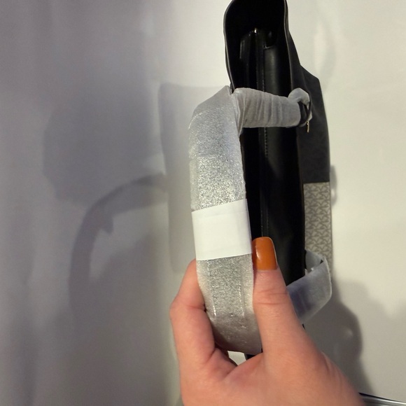 Michael Kors Two-Tone Navy and Cream Tote - Picture 6 of 9